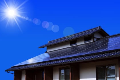 太陽光発電と蓄電池をセットで導入するメリット・デメリット。補助金制度や注意点も